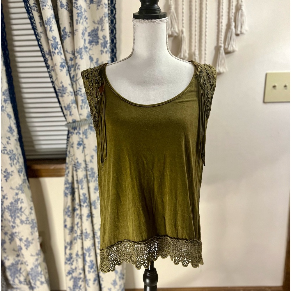 Gimmicks by BKE Fringe Sleeveless Top